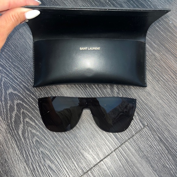 Saint Laurent Women’s sunglasses - Picture 1 of 6